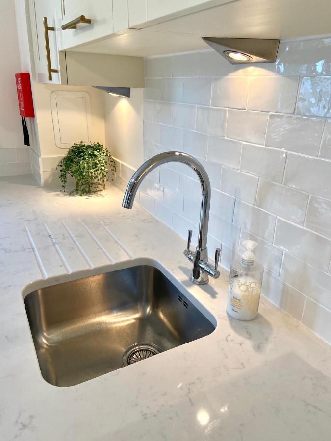 Monart Stylish City Centre Apartment, 2 Bed, Sleeps 6 Perth Exterior photo
